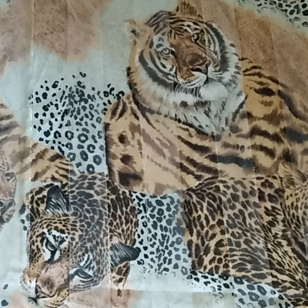 VTG Large Life Like Tigers and Cheetahs Gorgeous